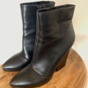 Vince Luisa Black Leather Bootie Sz 9